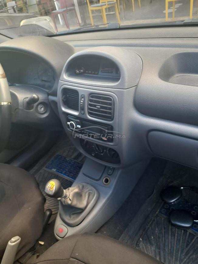 Renault Clio Essence Manuelle 2001 à Salé
