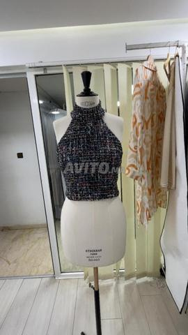 بلوزة بدون أكمام بياقة مرتفعة - 2