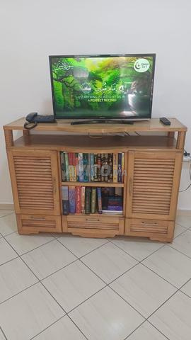 أثاث تلفزيون وأحذية