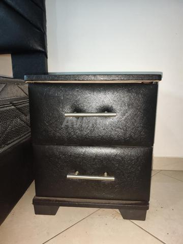 Grand lit avec matelas et tables de nuit - 2