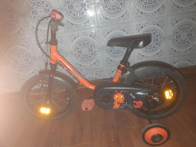 Nouvelle Bicyclette de Decathlon, type B-Twin, Europe - 2