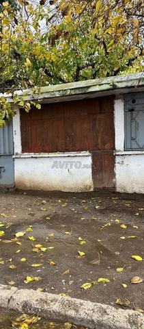 Garage situé dans une zone commerciale - 2