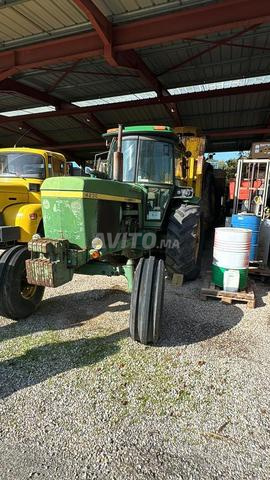 Tracteur Agricole John Deere 4230  110 chevaux