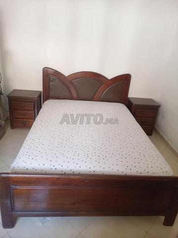 Lit en bois et 2 tables de chevet - 2