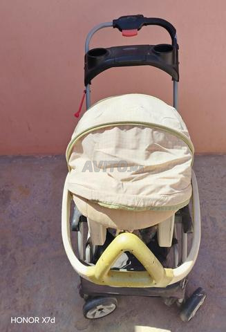Poussette pour enfants belle et propre - 2