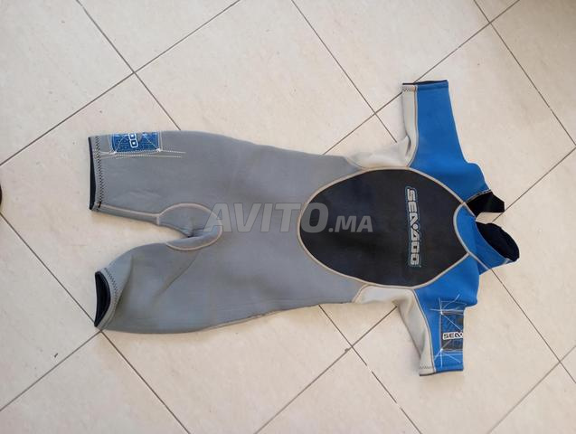 ملابس ركوب الأمواج