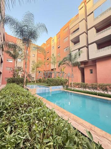 شقة بالطابق الأرضي مع حديقة للإيجار، إقامة مع مسبح