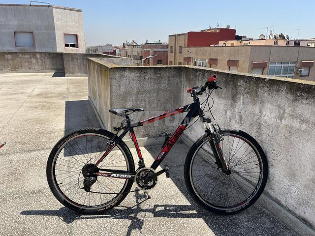 دراجة أَتالا، حمراء - 2