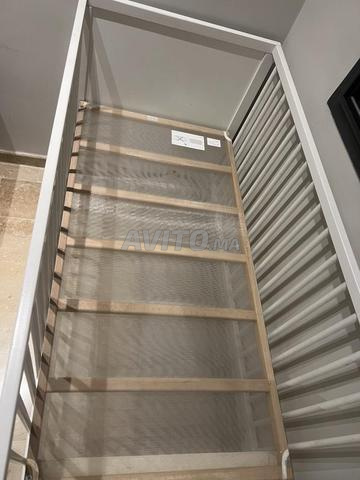 Lit bébé IKEA avec matelas - 2