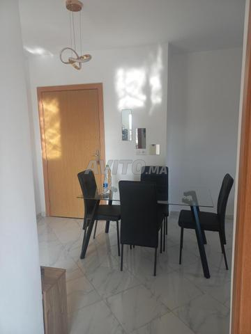 غرفة طعام مع 4 كراسي