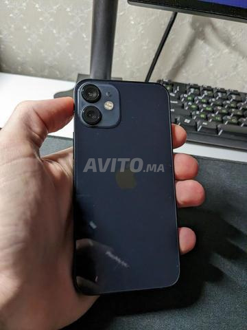 iPhone 12 - 64Go et 92% d'état de batterie