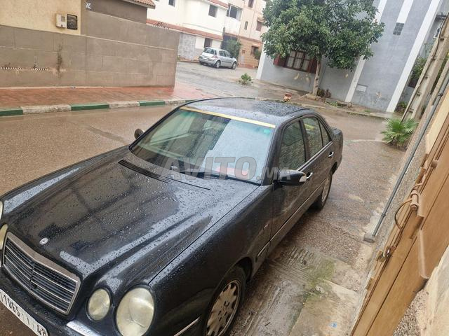 Mercedes 220 modèle 1999 dd 2001