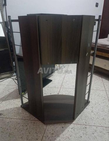 رف تلفزيون وديكور بحالة جيدة - 2