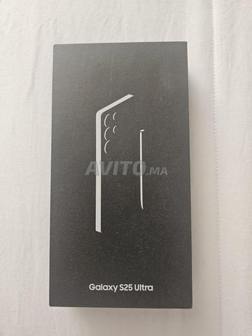 Samsung S25 Ultra neuve et adaptateur original