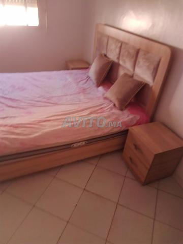 Chambre à coucher et table de nuit - 2