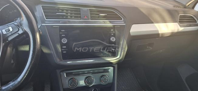 Je mets une voiture à vendre. 