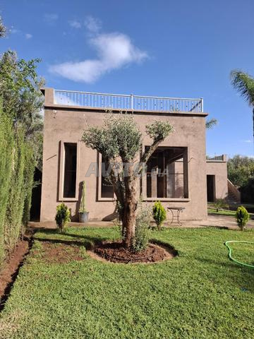 فيلا شبه مكتملة 830 م² - 2