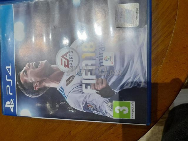 2 CD PS4 bon état. - 2