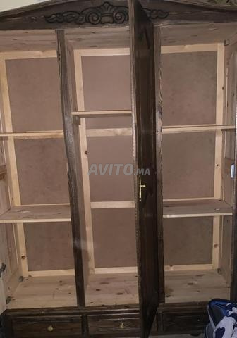 👉 خزانة خشبية بـ 3 أبواب شبه جديدة للبيع