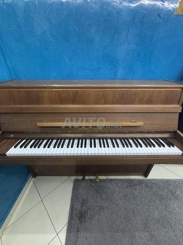 Piano droit à cordes Schmidt-Flohr – Très bon état
