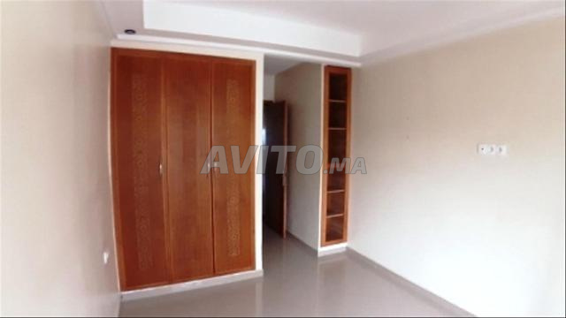 شقة للكراء بشرفة بدون إطلالة مباشرة - 2