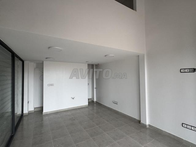 Local commercial d'angle tout équipé À LOUER