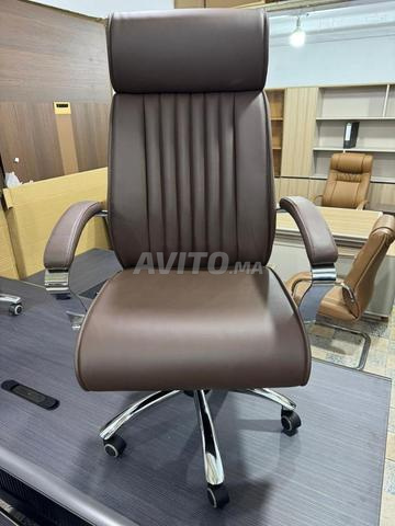 Fauteuil président en simili cuir/armoire/casier - 2