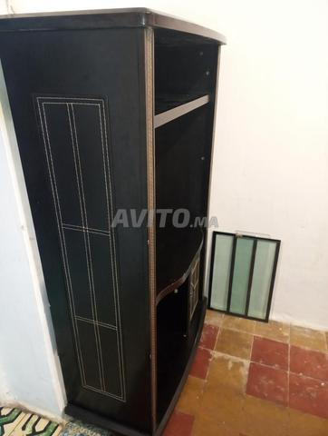 طاولة تلفاز خشبية وجلد مخيط - 2