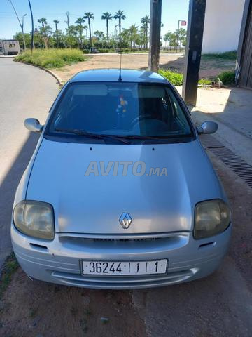 Clio Classique essence modèle 2001 - 2