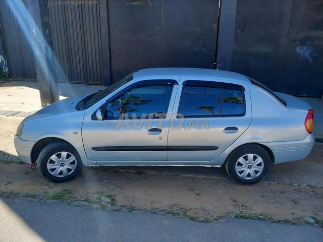 Clio Classique essence modèle 2001