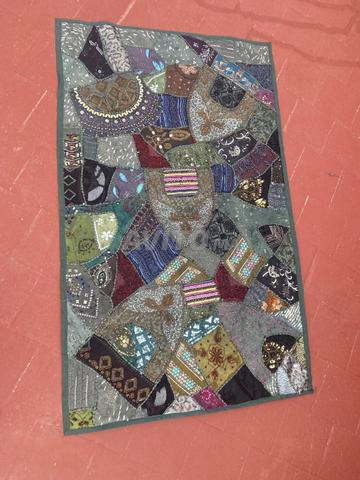 لحاف تقليدي مزين بالتطريز (باتشوورك) - 2