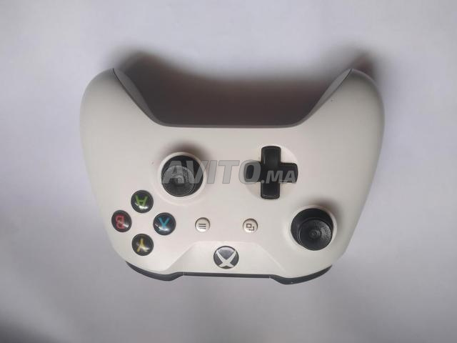 Xbox One S bon état avec manette originale et CD - 2
