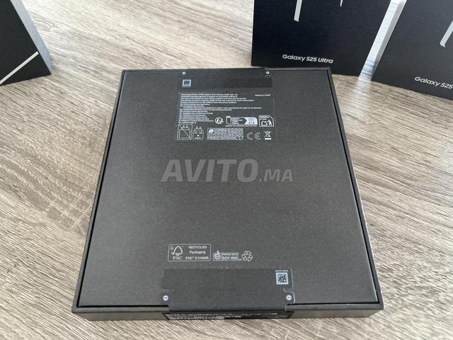 NEUVE SAMSUNG Z FOLD 7 NOIR 256GB / LBI3 FMA7AL