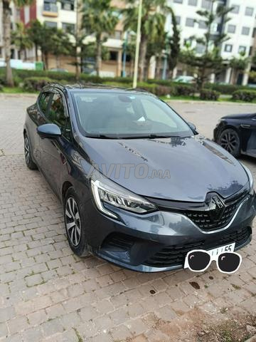 Clio 5 diesel modèle 2021 très bon état - 2