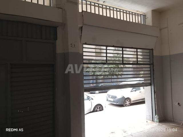 Grand magasin à louer ou vendre avec 2 portes - 2