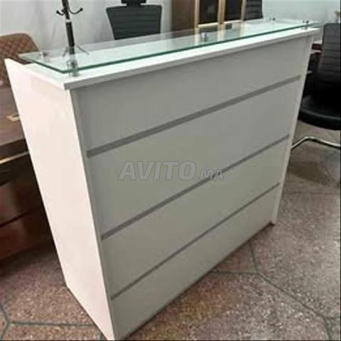 Comptoir d'accueil avec caisson sur mesure - 2