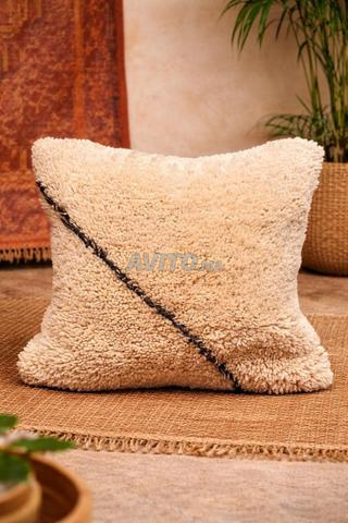 وسادة عتيقة مصنوعة يدوياً (غير مبطنة)