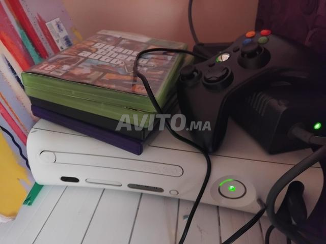 Xbox 360 avec manette et 4 jeux CD - 2
