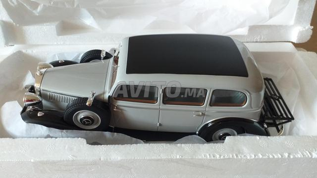 سيارة كوليكشن 1/18