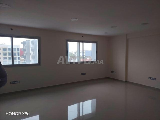 BUREAU SUR LE BD AIN SEBAA ASC PARKING 5000 DH