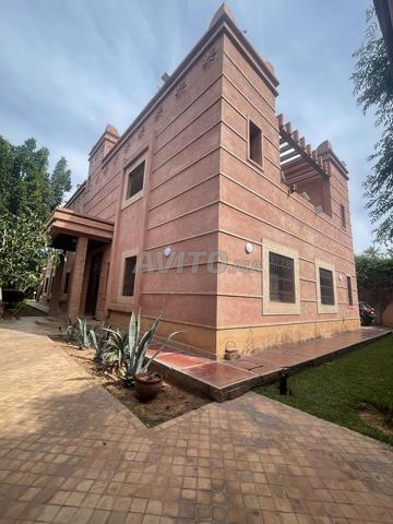 فيلا للإيجار وسط المدينة