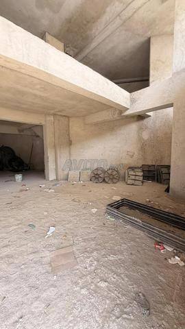 للبيع - محل تجاري مع رواق - 2