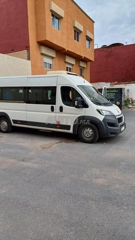 Peugeot Boxer transport personnel