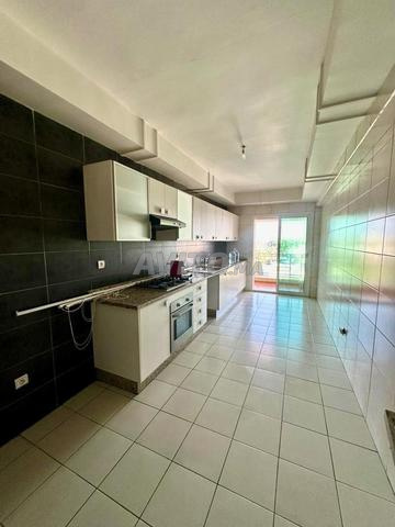 شقة مشمسة 151 م² بدون إطلالة - 2