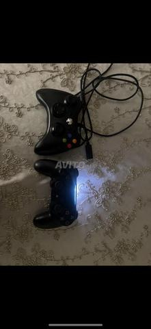 Les deux manettes pour 50dh