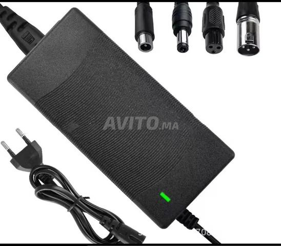 شاحن سكوتر كهربائي عالمي