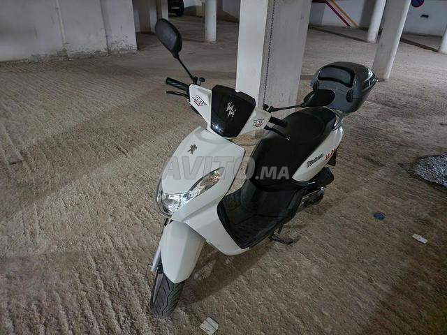 Scooter Peugeot - 2