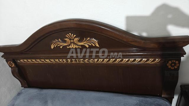 أبيع غرفة نوم مع 3 طاولات زينة - 2