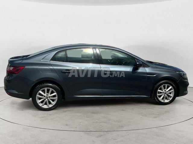 RENAULT. Megane