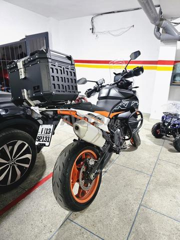 KTM 890 7/2025 105 ch 2000 KM Quickshifter